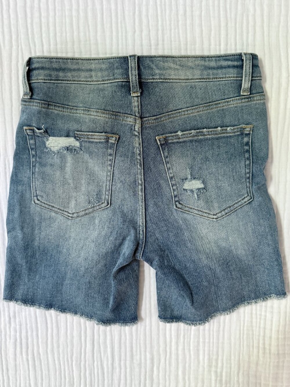 Vervet Los Angeles Loretta Midi Denim Shorts Medium Wash Distressed Size M NWT - Picture 2 of 3